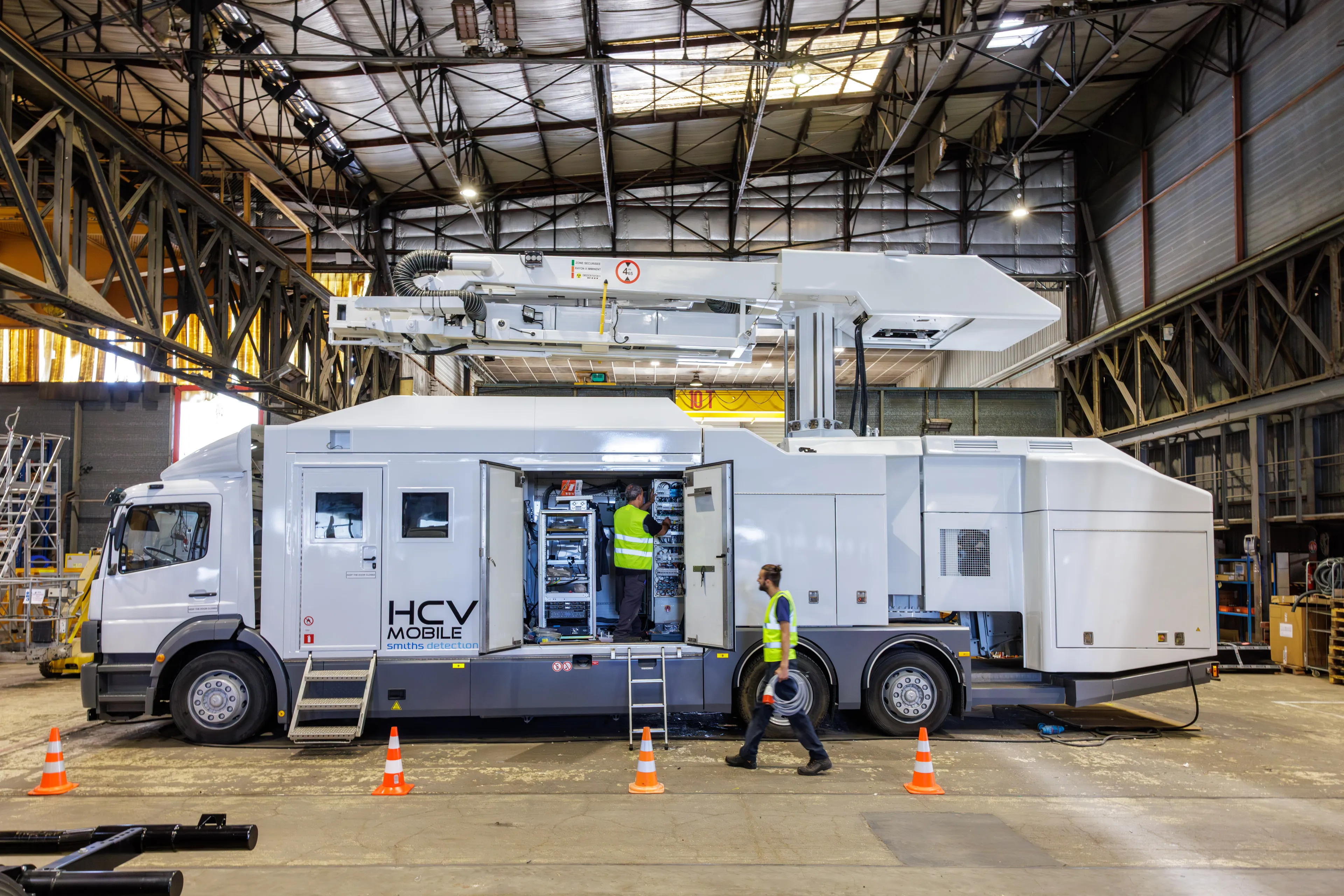 Camion Renault modifié par PVI